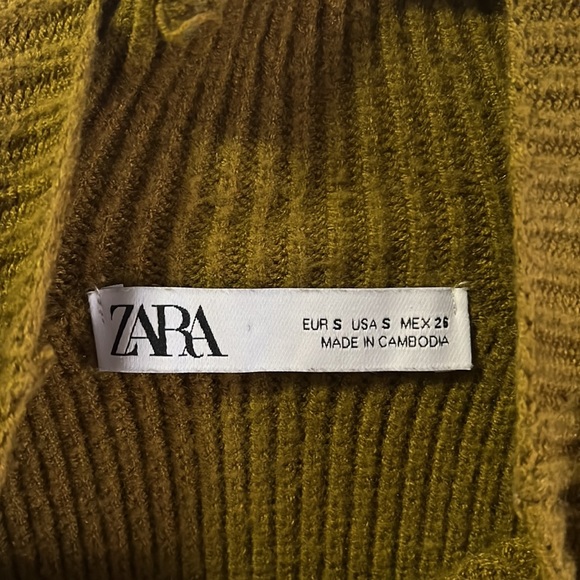 Green soft sweater from Zara. - Picture 2 of 2